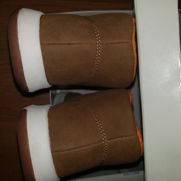 SOLD - Boys Perry Ellis Sneakers - Picture 2 of 5